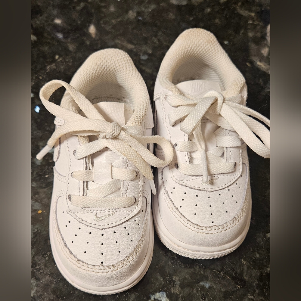 Nike Air Force 1 - Picture 2 of 8